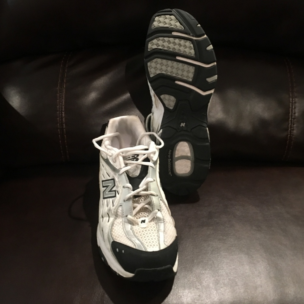 New Balance - Picture 2 of 3